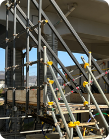 高品質な仮設資材とトータルサポートで、建設現場を支える。