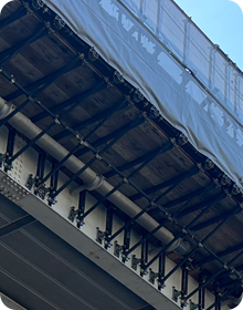 高品質な仮設資材とトータルサポートで、建設現場を支える。